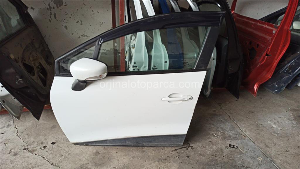 Renault clio 4 çıkma hatasız beyaz renk sol ön kapı