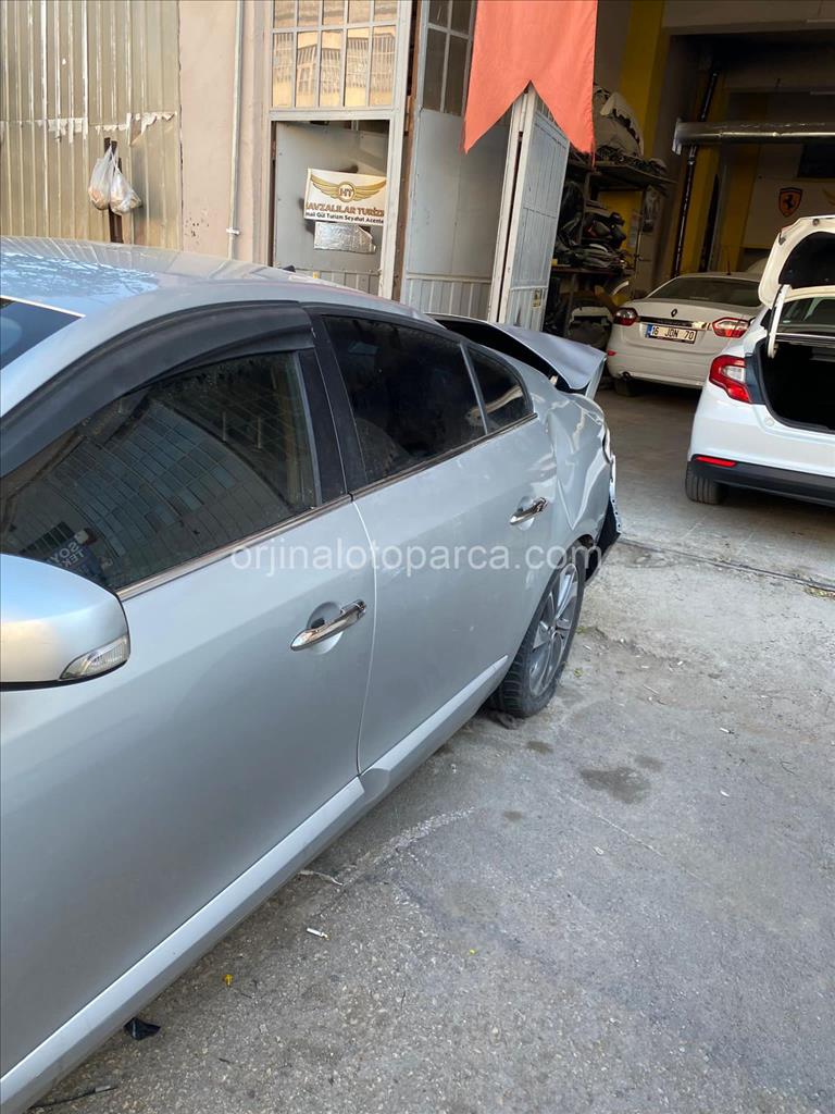 Renault Fluence Çıkma Orijinal Hatasız Beyaz Sol Ön Kapı